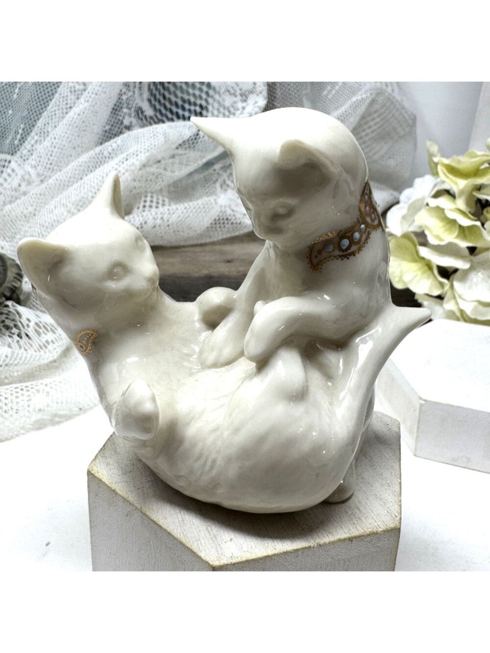 Lenox Two Playful Ceramic Cats Figurine With Gold & Jewel Accents 1995 4"